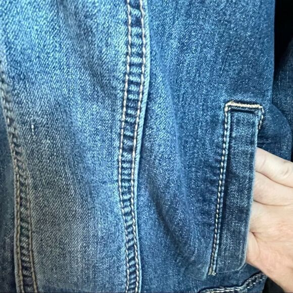 Maurices Distressed Medium Wash Faded Denim Jean Jacket Button Down Size 3 - Picture 5 of 11
